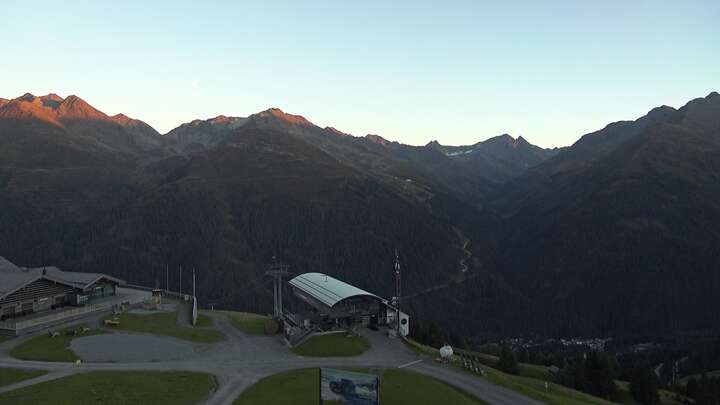 St. Anton am Arlberg (Arlberg) Gampen snow cam captured at 22 September 2026 at 7:22 pm GMT+2