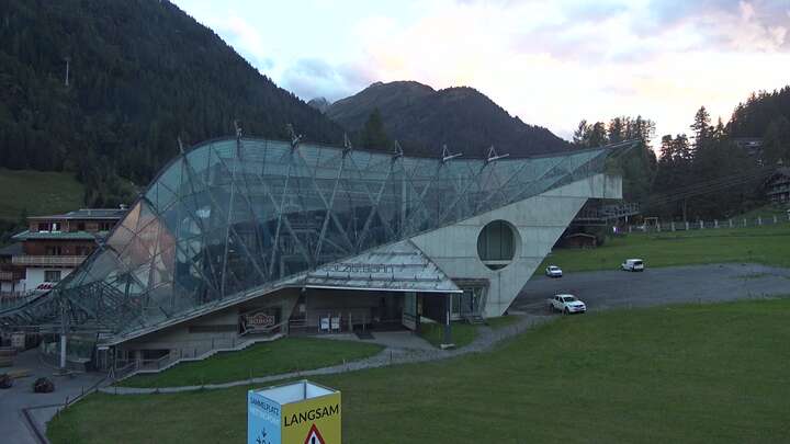 St. Anton am Arlberg (Arlberg) Ski Centre snow cam captured at 14 September 2026 at 7:47 pm GMT+2