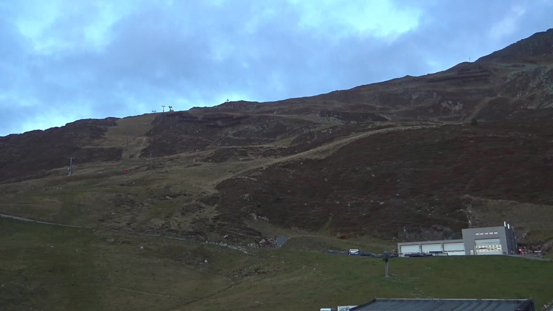 St. Anton am Arlberg (Arlberg) Rendl snow cam captured at 4 October 2026 at 7:05 pm GMT+2