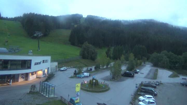 St. Margarethen im Lg. (Aineck) Hotel Grizzly snow cam captured at 17 September 2026 at 10:13 pm GMT+2