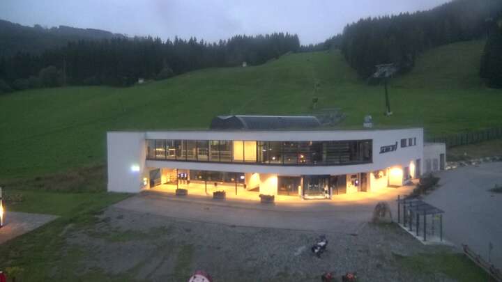 St. Margarethen im Lg. (Aineck) Hotel Grizzly snow cam captured at 18 September 2026 at 7:32 pm GMT+2