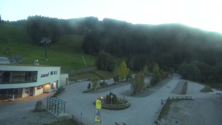 St. Margarethen im Lg. (Aineck) Hotel Grizzly snow cam captured at 28 September 2026 at 7:07 pm GMT+2