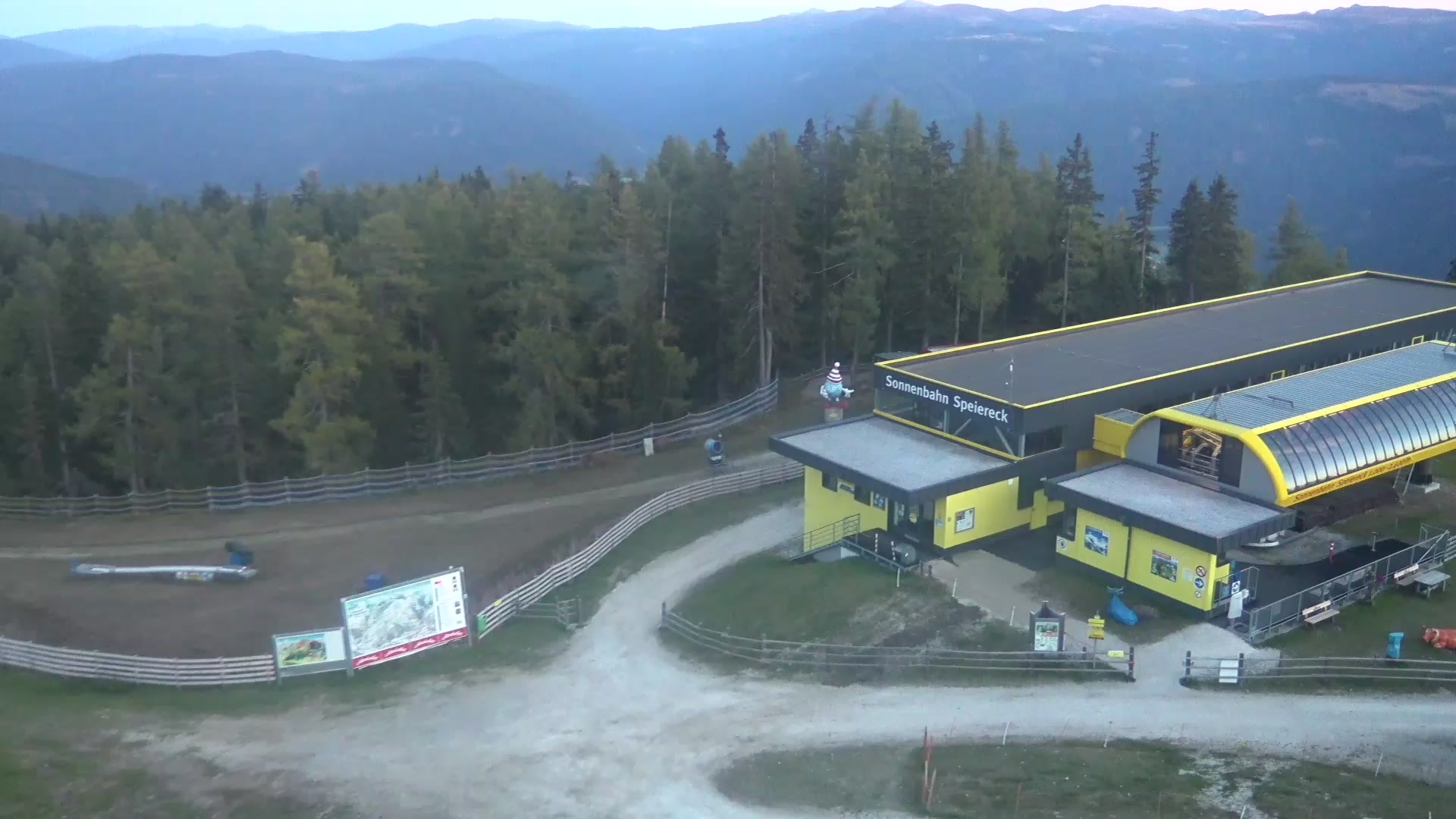St. Michael Sonnenbahn Upper Station snow cam captured at 4 October 2026 at 6:52 pm GMT+2