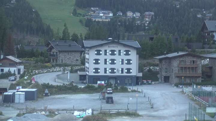 St. Michael Boutique Apartments Herbert snow cam captured at 20 September 2026 at 7:09 pm GMT+2