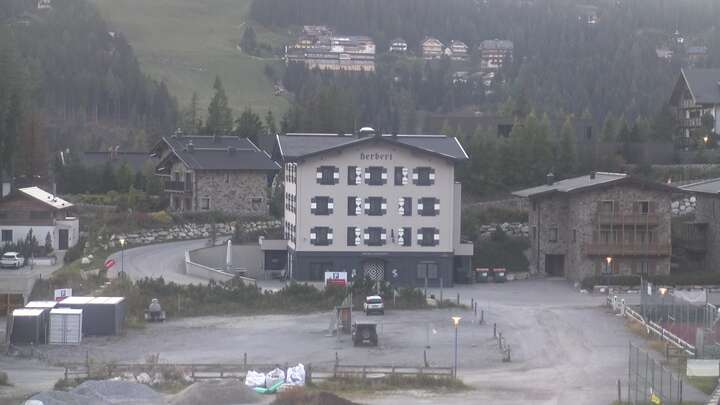 St. Michael Boutique Apartments Herbert snow cam captured at 27 September 2026 at 7:12 pm GMT+2