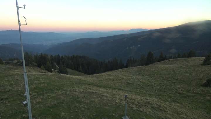 Wolfsberg (Klippitztörl) Hocheggerlift Upper Station snow cam captured at 16 September 2026 at 7:17 pm GMT+2