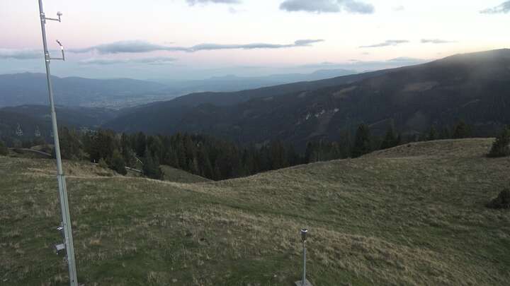Wolfsberg (Klippitztörl) Hocheggerlift Upper Station snow cam captured at 22 September 2026 at 7:26 pm GMT+2