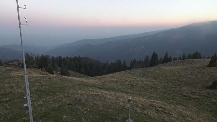 Wolfsberg (Klippitztörl) Hocheggerlift Upper Station snow cam captured at 28 September 2026 at 6:53 pm GMT+2