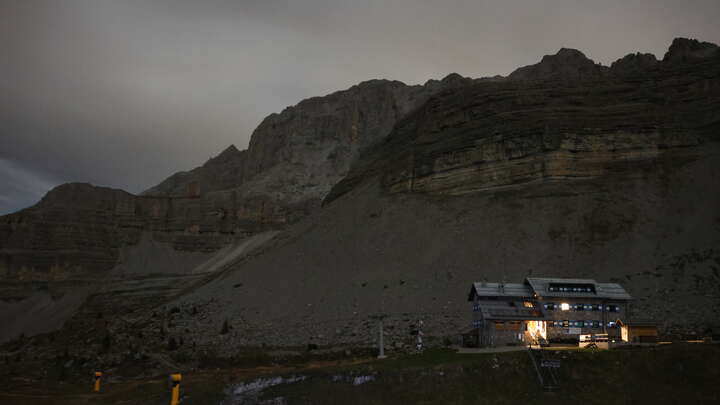 Madonna di Campiglio Grostè Sessellift - Base Station snow cam captured at 23 September 2026 at 11:52 pm GMT+2