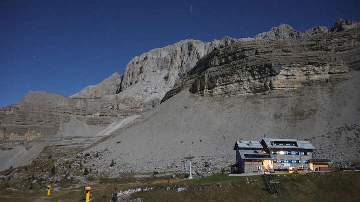 Madonna di Campiglio Grostè Sessellift - Base Station snow cam captured at 24 September 2026 at 11:52 pm GMT+2