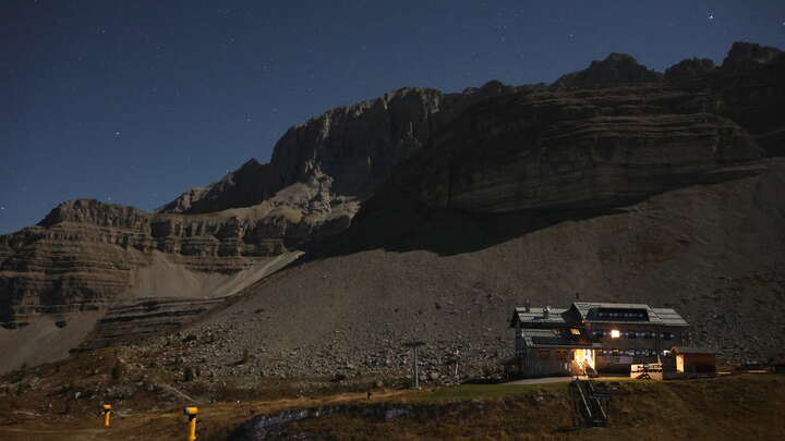 Madonna di Campiglio Grostè Sessellift - Base Station snow cam captured at 28 September 2026 at 11:49 pm GMT+2