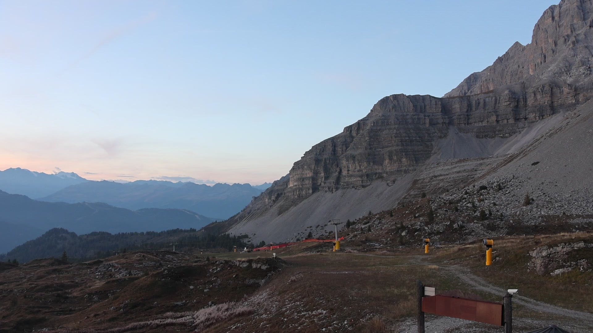 Madonna di Campiglio Grostè Sessellift - Base Station snow cam captured at 4 October 2026 at 7:11 pm GMT+2