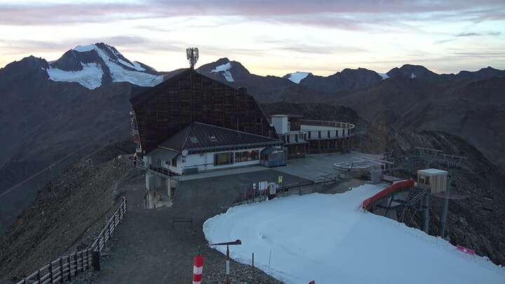 Schnals Schnalstaler Gletscherbahn snow cam captured at 19 September 2026 at 7:40 pm GMT+2