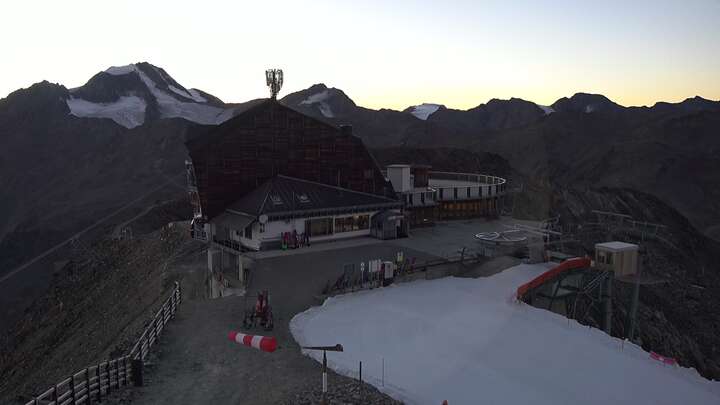 Schnals Schnalstaler Gletscherbahn snow cam captured at 22 September 2026 at 7:30 pm GMT+2