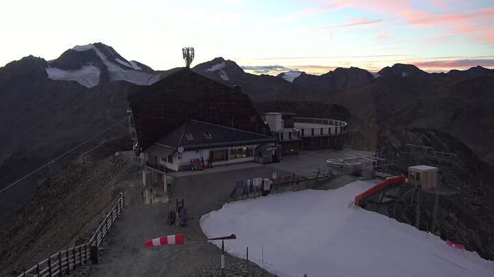 Schnals Schnalstaler Gletscherbahn snow cam captured at 23 September 2026 at 7:30 pm GMT+2
