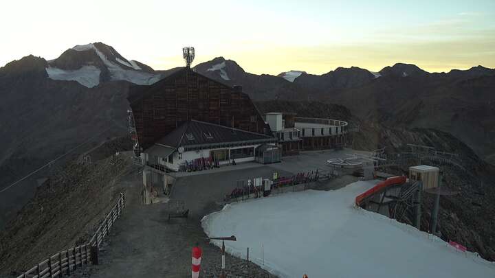 Schnals Schnalstaler Gletscherbahn snow cam captured at 26 September 2026 at 7:13 pm GMT+2