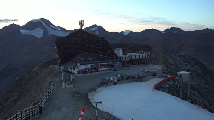 Schnals Schnalstaler Gletscherbahn snow cam captured at 28 September 2026 at 7:21 pm GMT+2