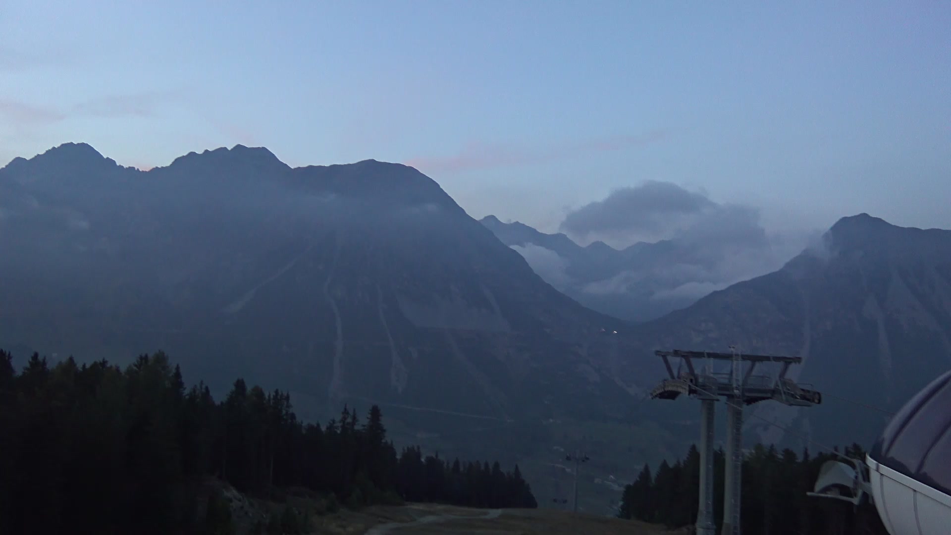 Bormio Arrivo Cabinovia Cima Piazzi snow cam captured at 3 October 2026 at 7:16 pm GMT+2