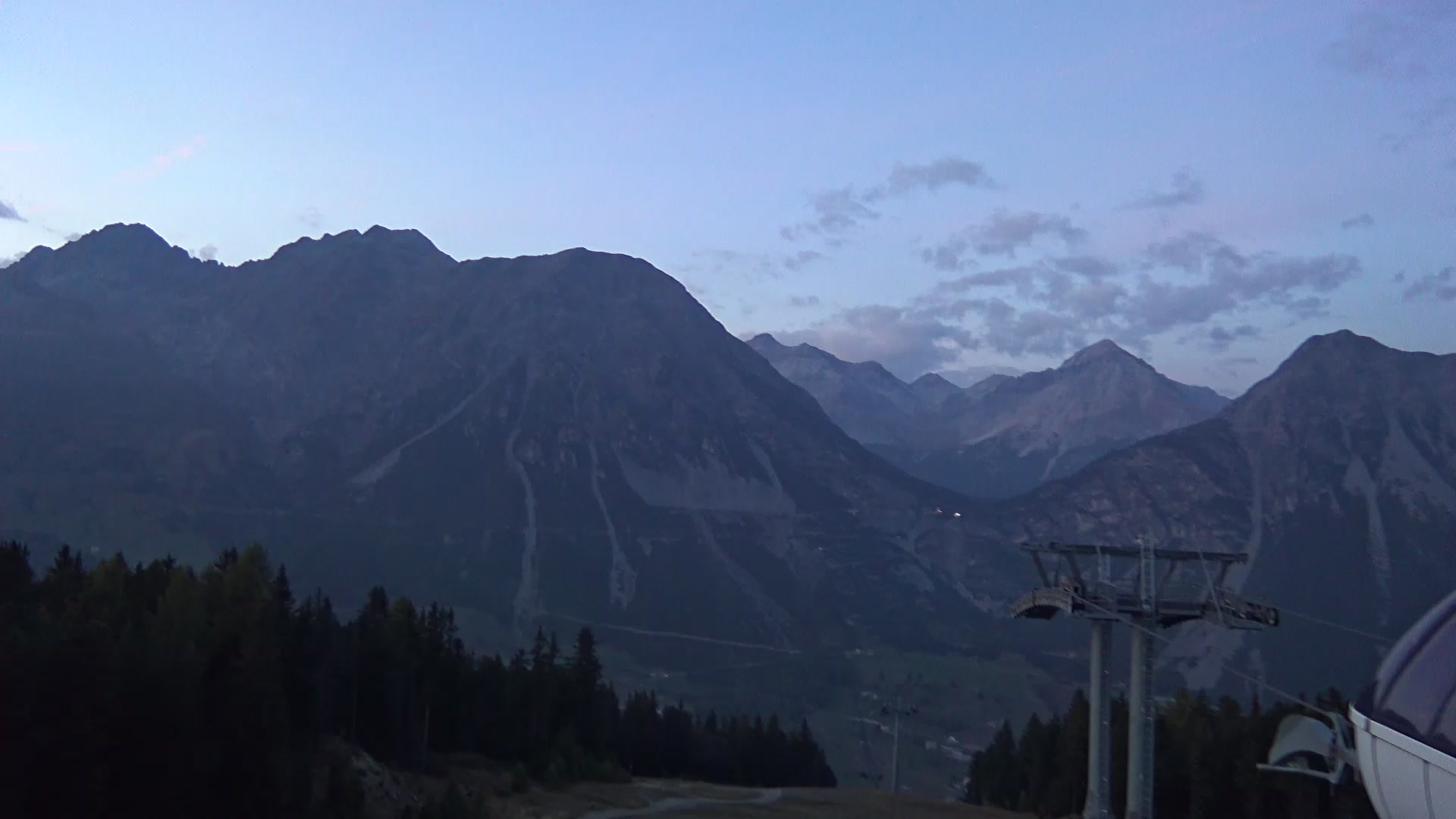 Bormio Arrivo Cabinovia Cima Piazzi snow cam captured at 4 October 2026 at 7:16 pm GMT+2