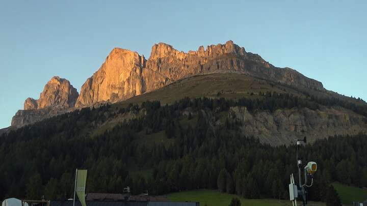 Carezza Base Station Pra di Tori snow cam captured at 25 September 2026 at 7:12 pm GMT+2