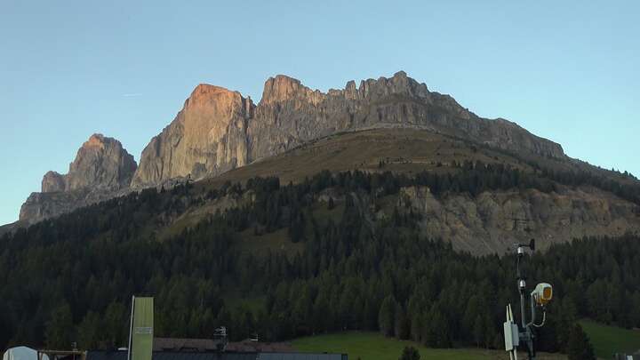 Carezza Base Station Pra di Tori snow cam captured at 26 September 2026 at 7:12 pm GMT+2