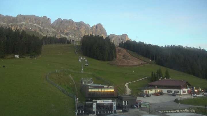 Carezza König Laurin Base Station snow cam captured at 19 September 2026 at 7:32 pm GMT+2