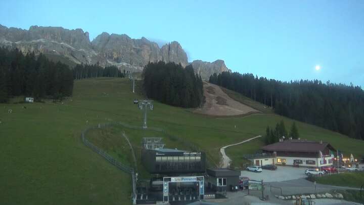 Carezza König Laurin Base Station snow cam captured at 21 September 2026 at 7:36 pm GMT+2