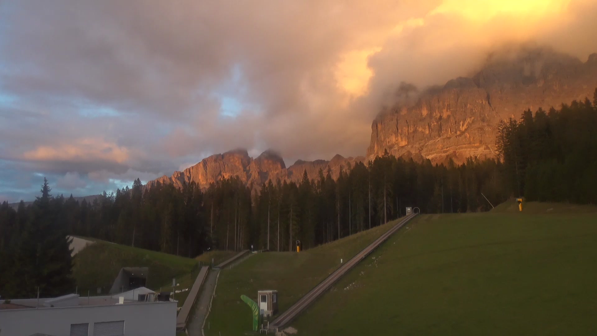 Carezza König Laurin Base Station snow cam captured at 5 October 2026 at 6:53 pm GMT+2