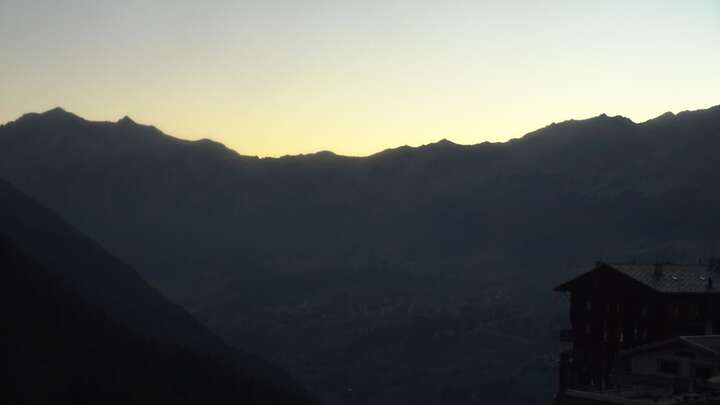 Champoluc (Monterosa) Crest snow cam captured at 22 September 2026 at 7:35 pm GMT+2