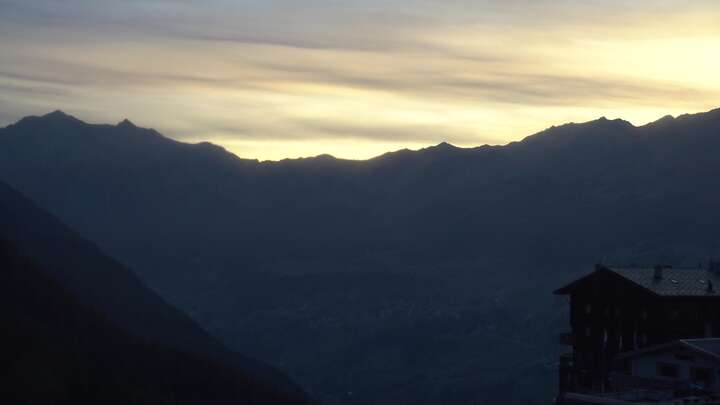 Champoluc (Monterosa) Crest snow cam captured at 28 September 2026 at 7:19 pm GMT+2