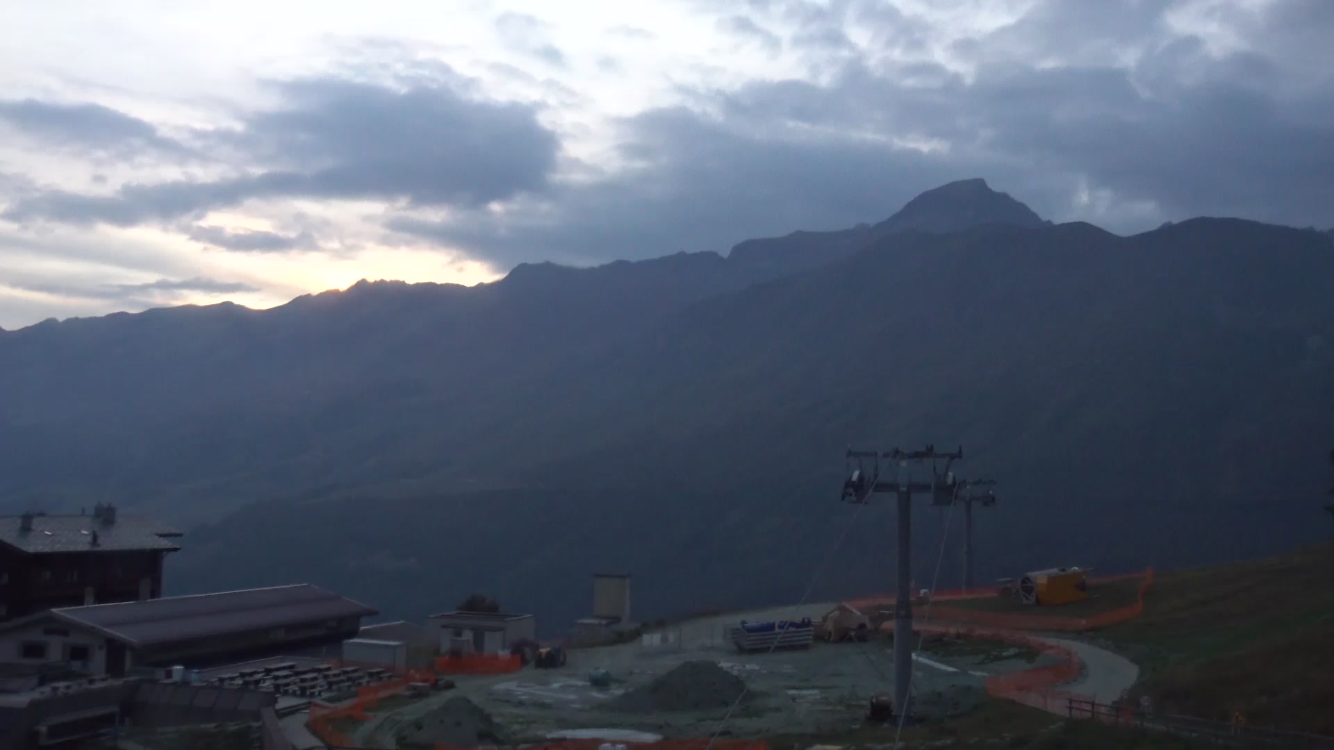 Champoluc (Monterosa) Crest snow cam captured at 3 October 2026 at 7:16 pm GMT+2