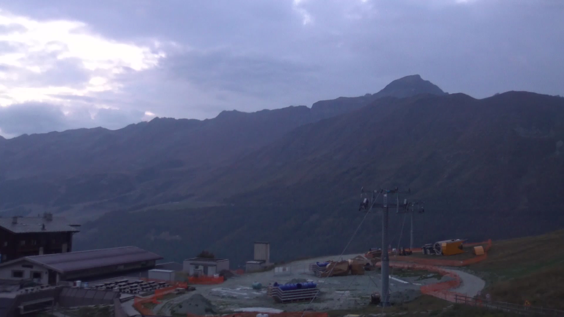 Champoluc (Monterosa) Crest snow cam captured at 4 October 2026 at 7:19 pm GMT+2
