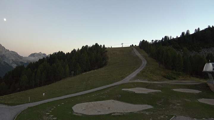 Dimaro Folgarida (Folgarida Marilleva) Folgarida Marilleva snow cam captured at 22 September 2026 at 7:35 pm GMT+2