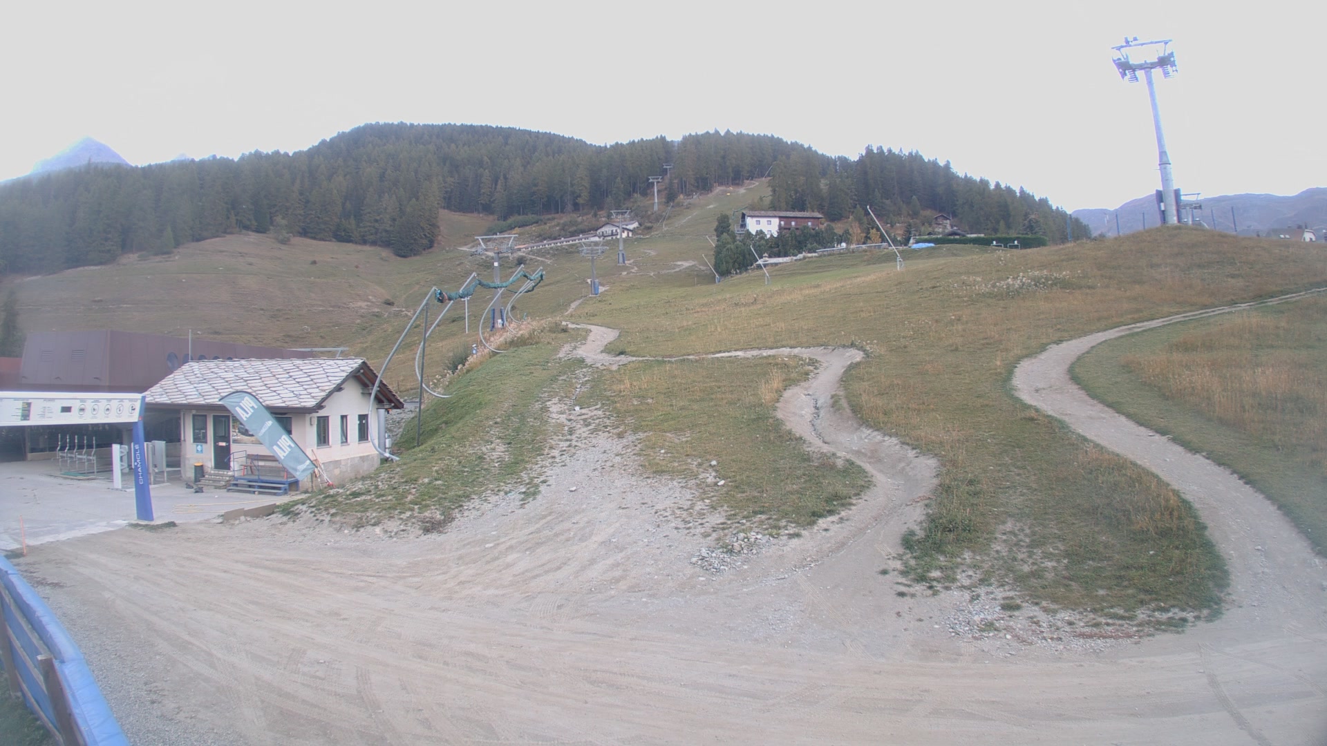 Gressan (Pila) Chamolé Valle snow cam captured at 4 October 2026 at 7:04 pm GMT+2