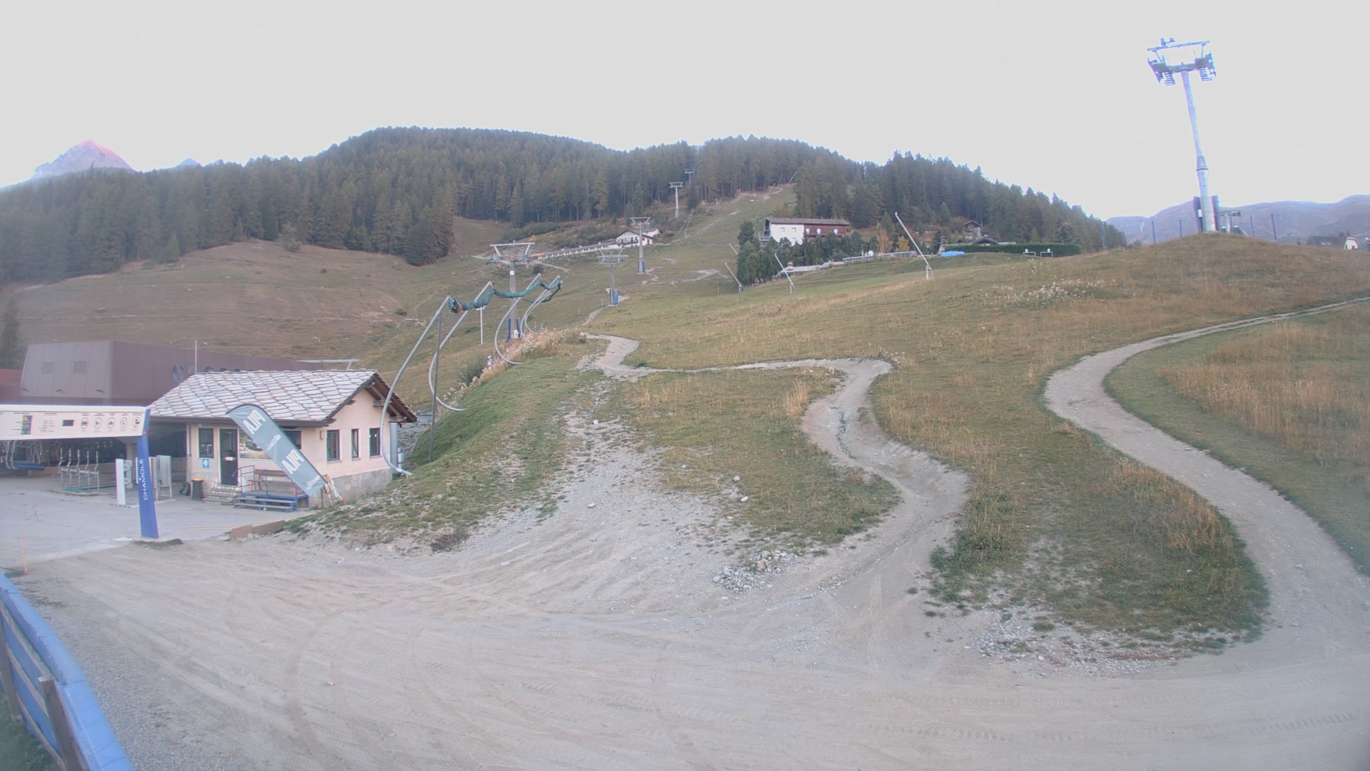 Gressan (Pila) Chamolé Valle snow cam captured at 5 October 2026 at 7:12 pm GMT+2
