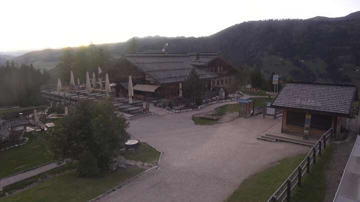 Innichen (3Zinnen Dolomites) Upper Station Haunold snow cam captured at 14 September 2026 at 7:43 pm GMT+2