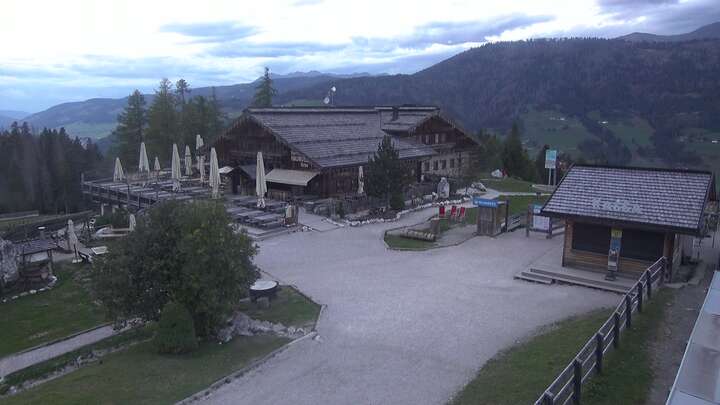 Innichen (3Zinnen Dolomites) Upper Station Haunold snow cam captured at 16 September 2026 at 7:25 pm GMT+2