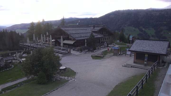 Innichen (3Zinnen Dolomites) Upper Station Haunold snow cam captured at 17 September 2026 at 10:05 pm GMT+2