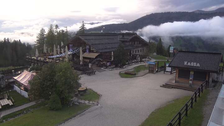 Innichen (3Zinnen Dolomites) Upper Station Haunold snow cam captured at 18 September 2026 at 7:26 pm GMT+2