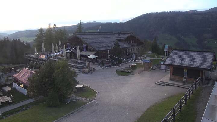 Innichen (3Zinnen Dolomites) Upper Station Haunold snow cam captured at 19 September 2026 at 7:18 pm GMT+2