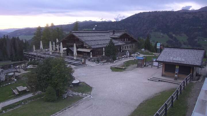 Innichen (3Zinnen Dolomites) Upper Station Haunold snow cam captured at 20 September 2026 at 7:14 pm GMT+2