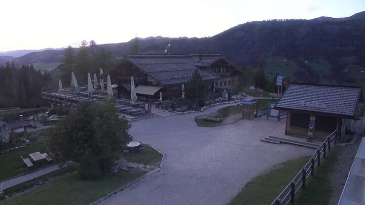 Innichen (3Zinnen Dolomites) Upper Station Haunold snow cam captured at 21 September 2026 at 7:14 pm GMT+2