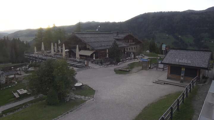 Innichen (3Zinnen Dolomites) Upper Station Haunold snow cam captured at 22 September 2026 at 7:20 pm GMT+2