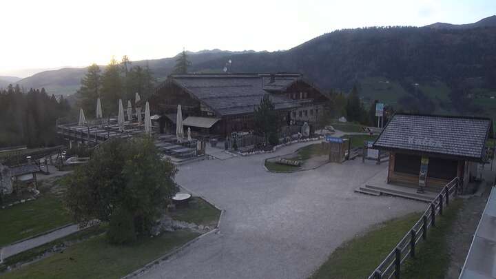 Innichen (3Zinnen Dolomites) Upper Station Haunold snow cam captured at 23 September 2026 at 7:21 pm GMT+2