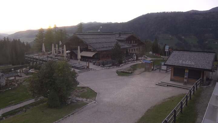Innichen (3Zinnen Dolomites) Upper Station Haunold snow cam captured at 26 September 2026 at 7:18 pm GMT+2