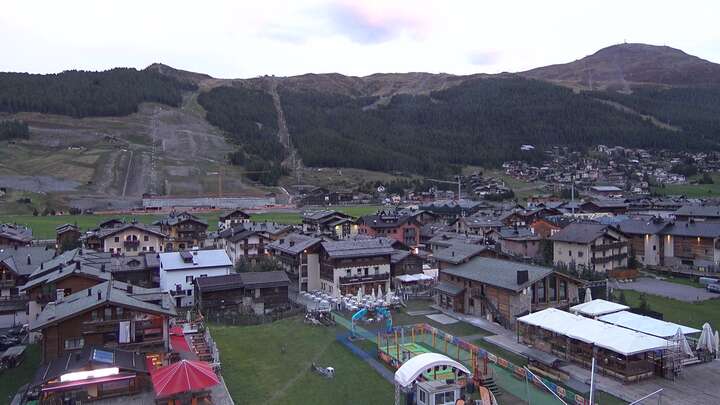 Livigno Scuola Sci Centrale snow cam captured at 13 September 2026 at 7:44 pm GMT+2