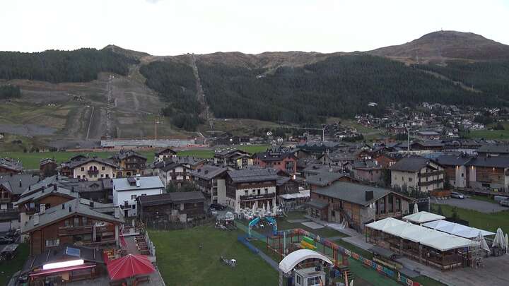 Livigno Scuola Sci Centrale snow cam captured at 14 September 2026 at 7:44 pm GMT+2