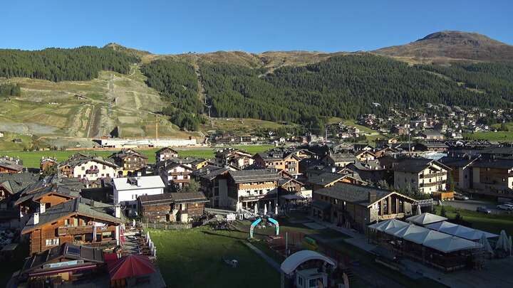 Livigno Scuola Sci Centrale snow cam captured at 15 September 2026 at 6:08 pm GMT+2