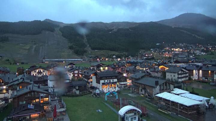 Livigno Scuola Sci Centrale snow cam captured at 16 September 2026 at 7:42 pm GMT+2