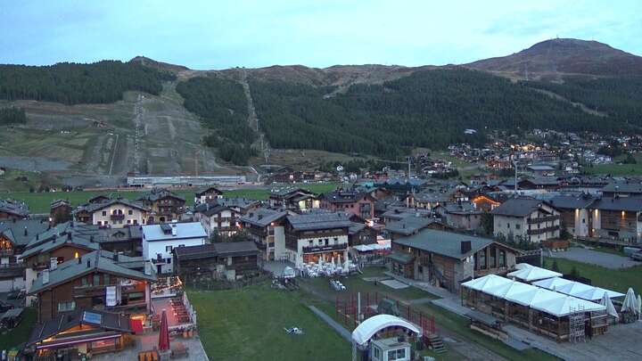 Livigno Scuola Sci Centrale snow cam captured at 20 September 2026 at 7:48 pm GMT+2